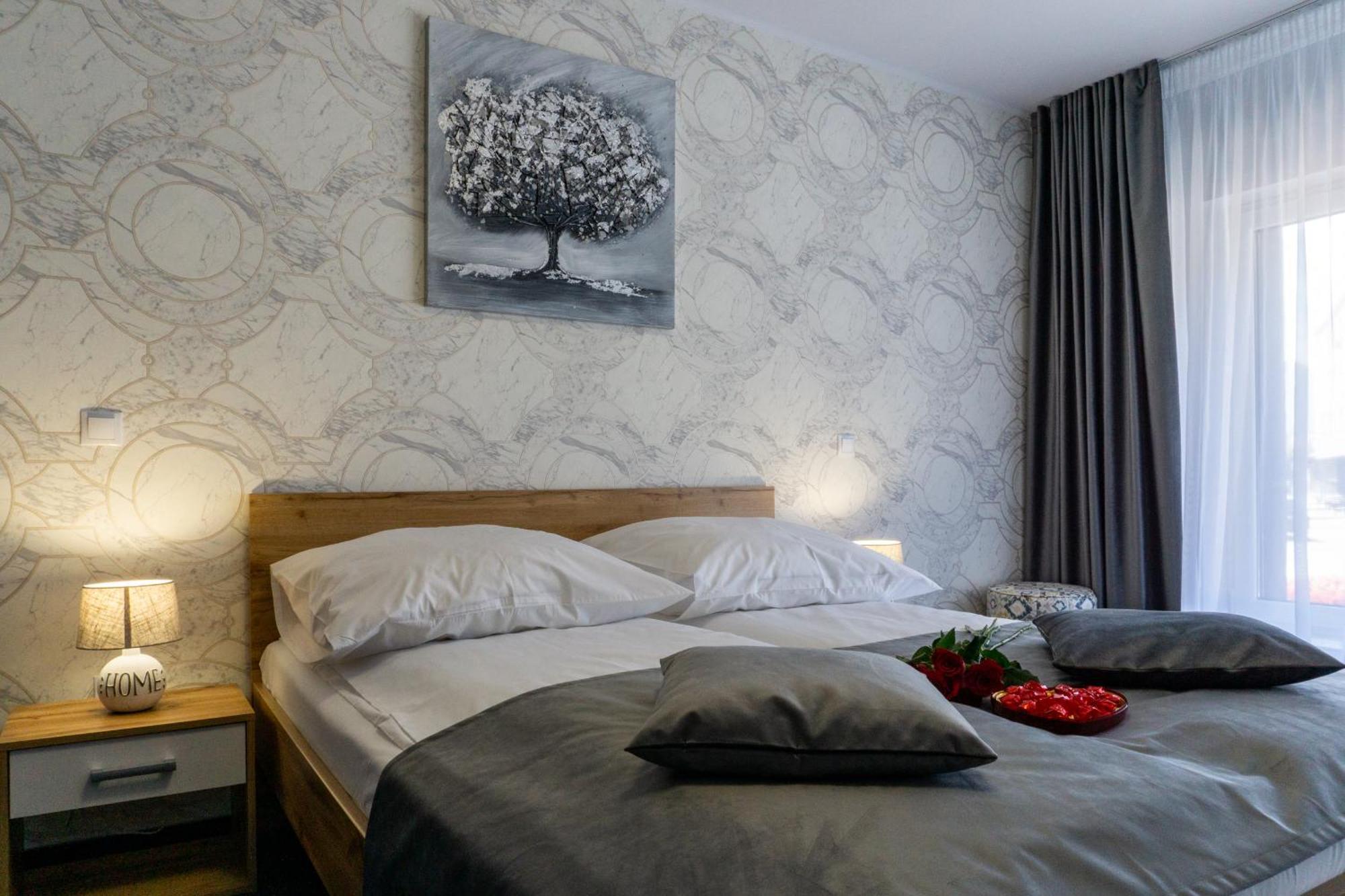 Hotel Epic Centrum Cisnadie Номер фото