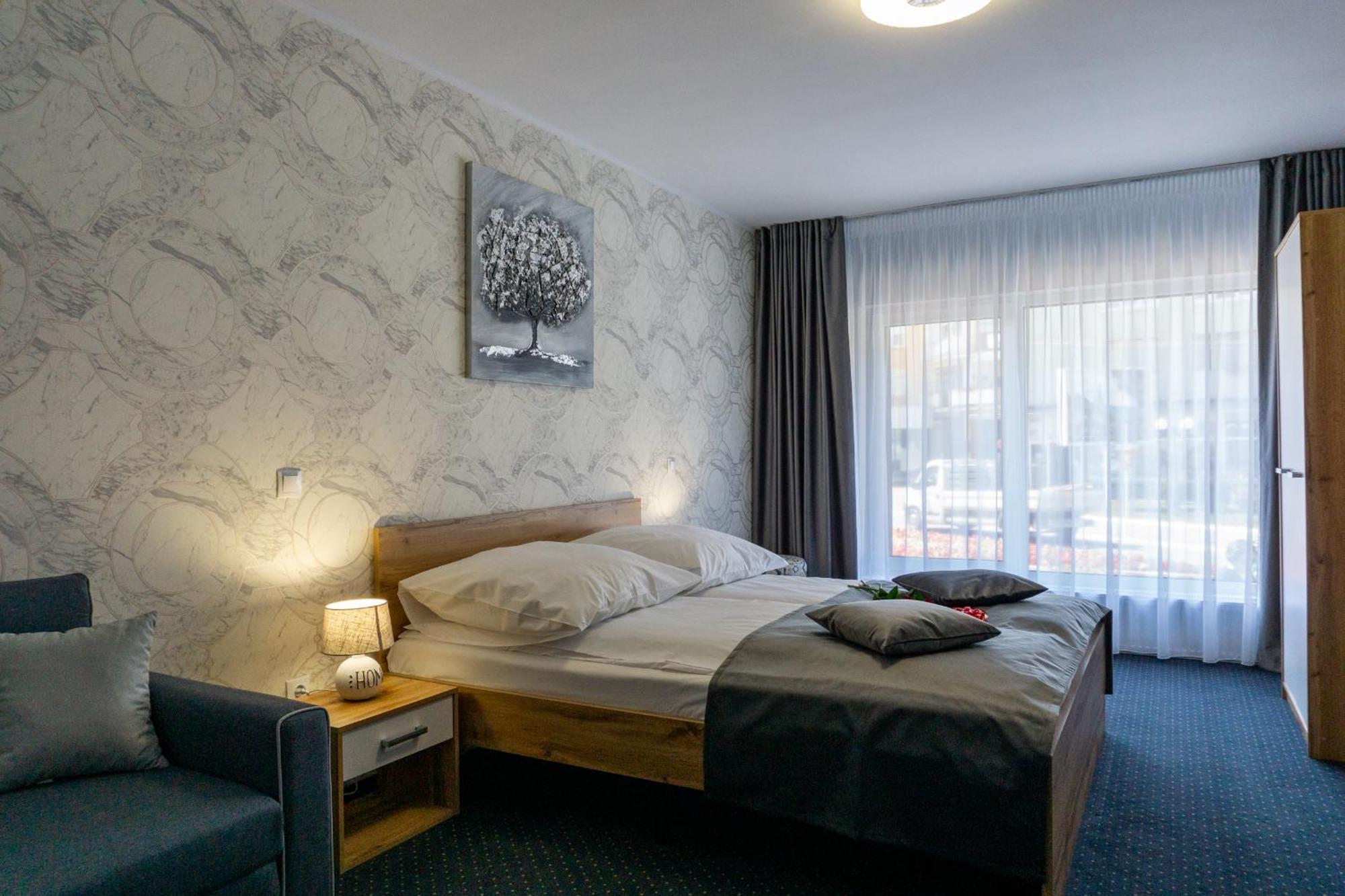 Hotel Epic Centrum Cisnadie Номер фото