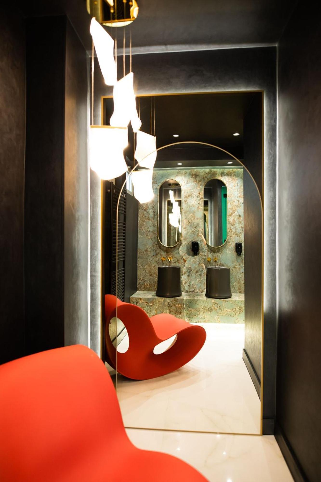 Hotel Epic Centrum Cisnadie Экстерьер фото