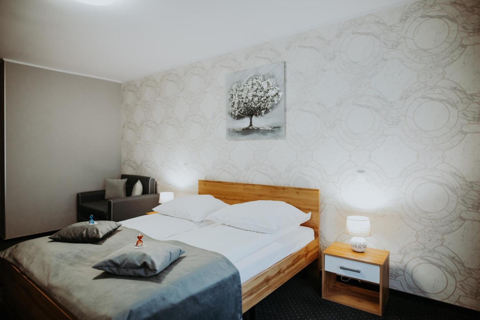 Hotel Epic Centrum Cisnadie Экстерьер фото
