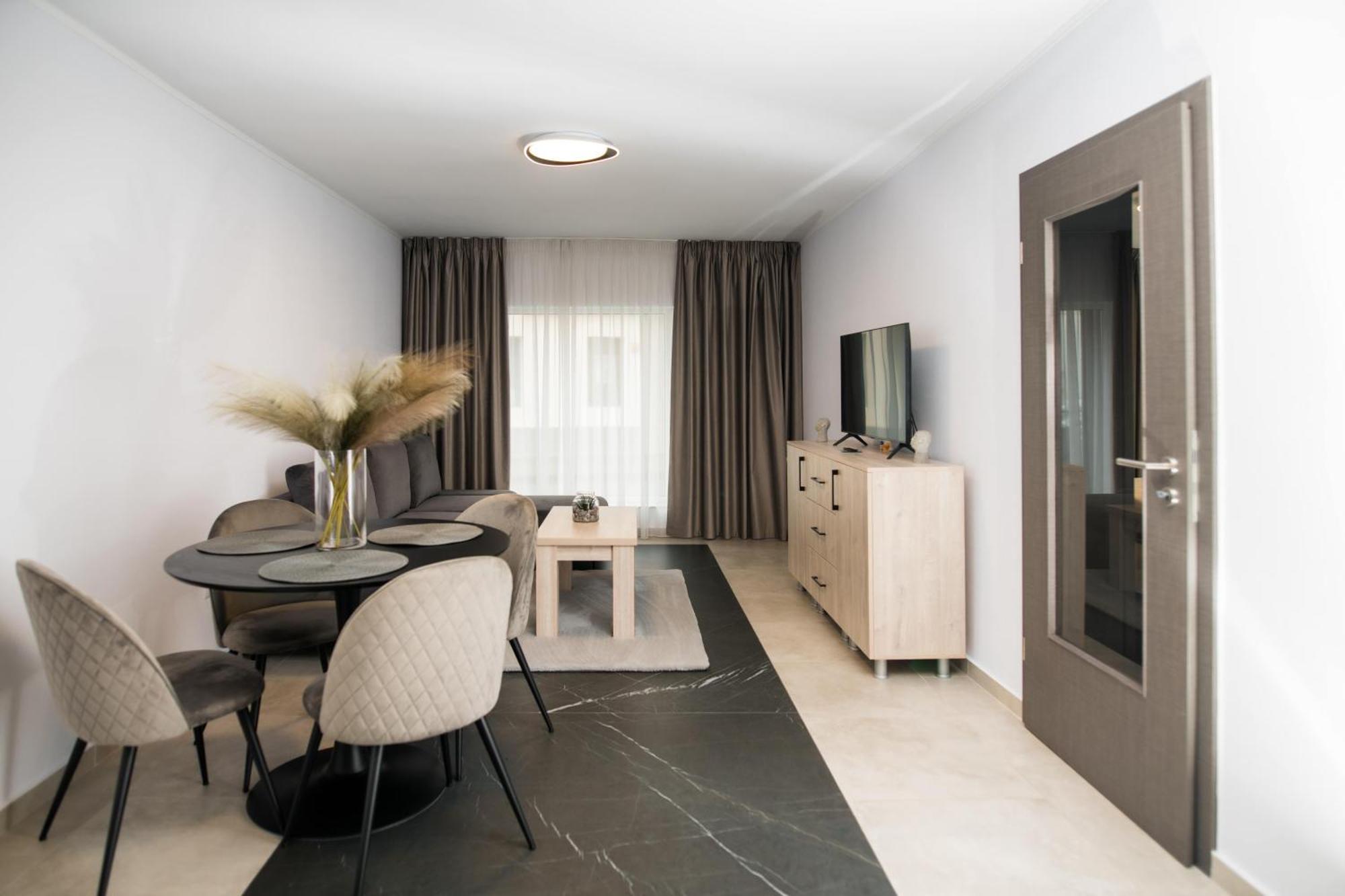 Hotel Epic Centrum Cisnadie Экстерьер фото